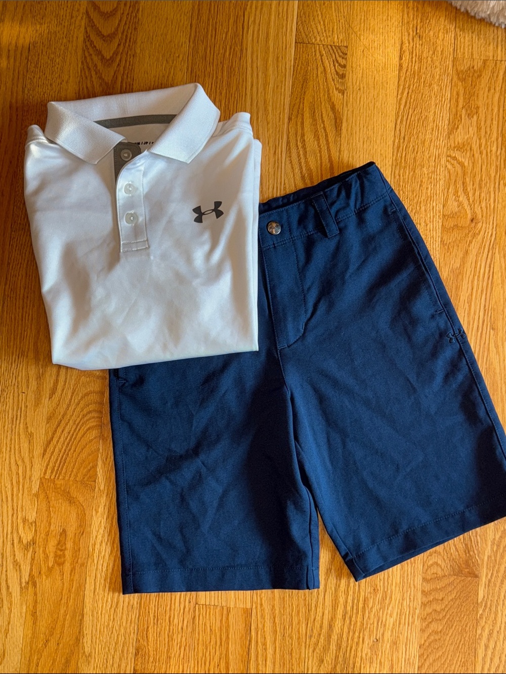 ⛳️ Under Armour White Polo with Navy Blue Performance Shorts youth small